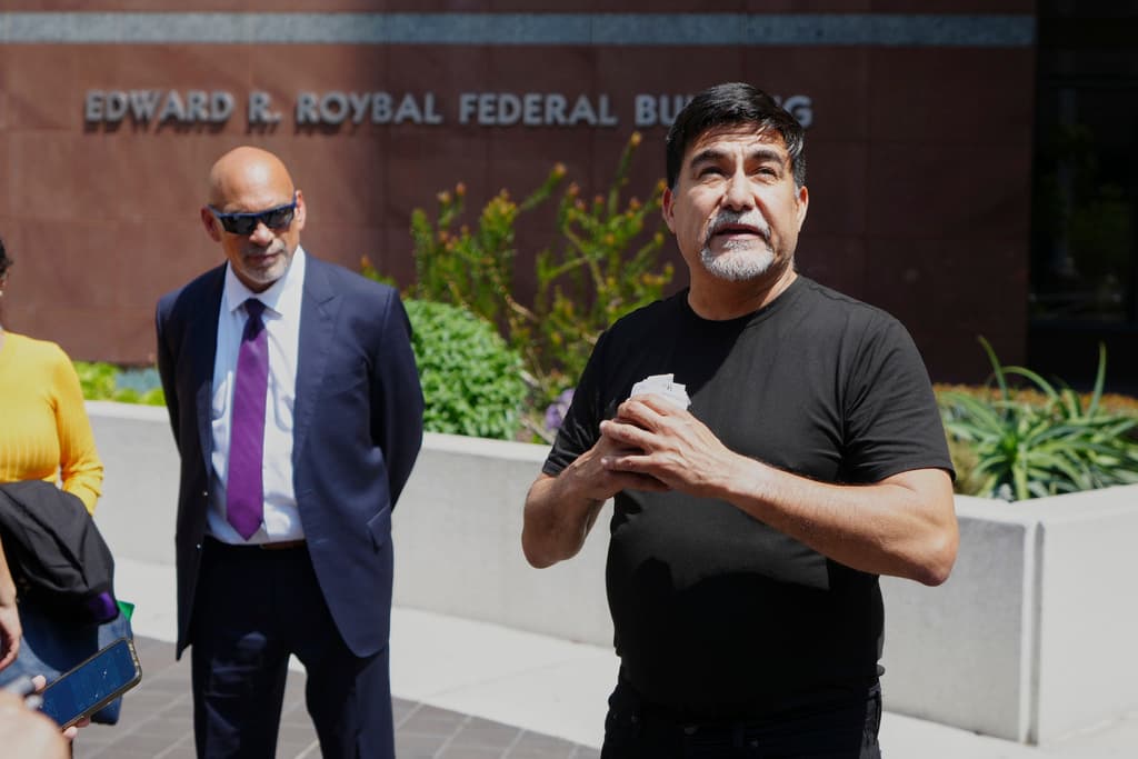 El líder sindical aprovechó para compartir con el pueblo algunas de las historias que conoció mientras estuvo detenido. Una de ellas fue la de 
<b>"Neftalí, que es de Guerrero, México" </b>y teme ser deportado porque sabe cuán violenta está la situación en ese estado mexicano. Huerta aseguró que le contó el terror que siente de tener que verse expuesto a tener que matar o ser asesinado.