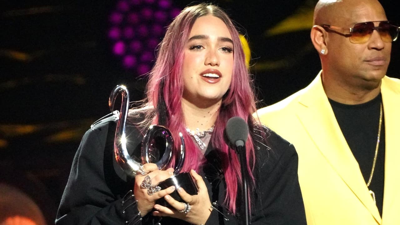 Ela Taubert en Premio Lo Nuestro 2025: la colombiana se lleva la Canción del Año por '¿Cómo Pasó?'