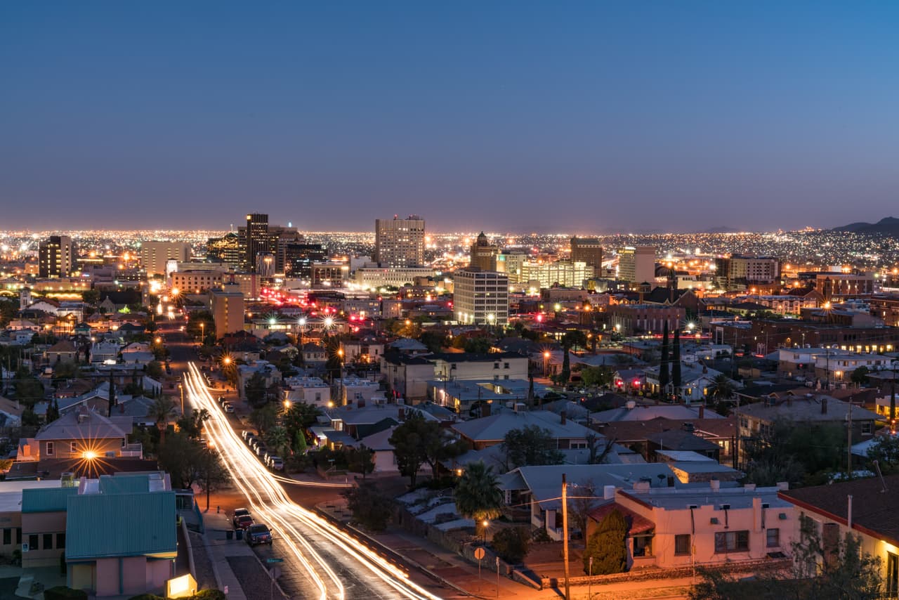 <b>El Paso (Texas):</b> 676,000 hispanos (95.6% de la población total). 95.6% son de origen mexicano, 1.4% de Puerto Rico y 0.4% de España.