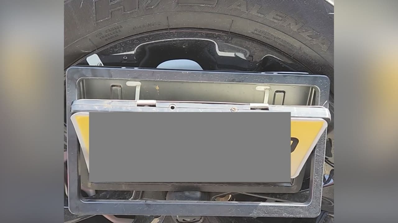 Arrestan a conductor por usar dispositivo para ocultar placa y evadir peaje en puente de NY