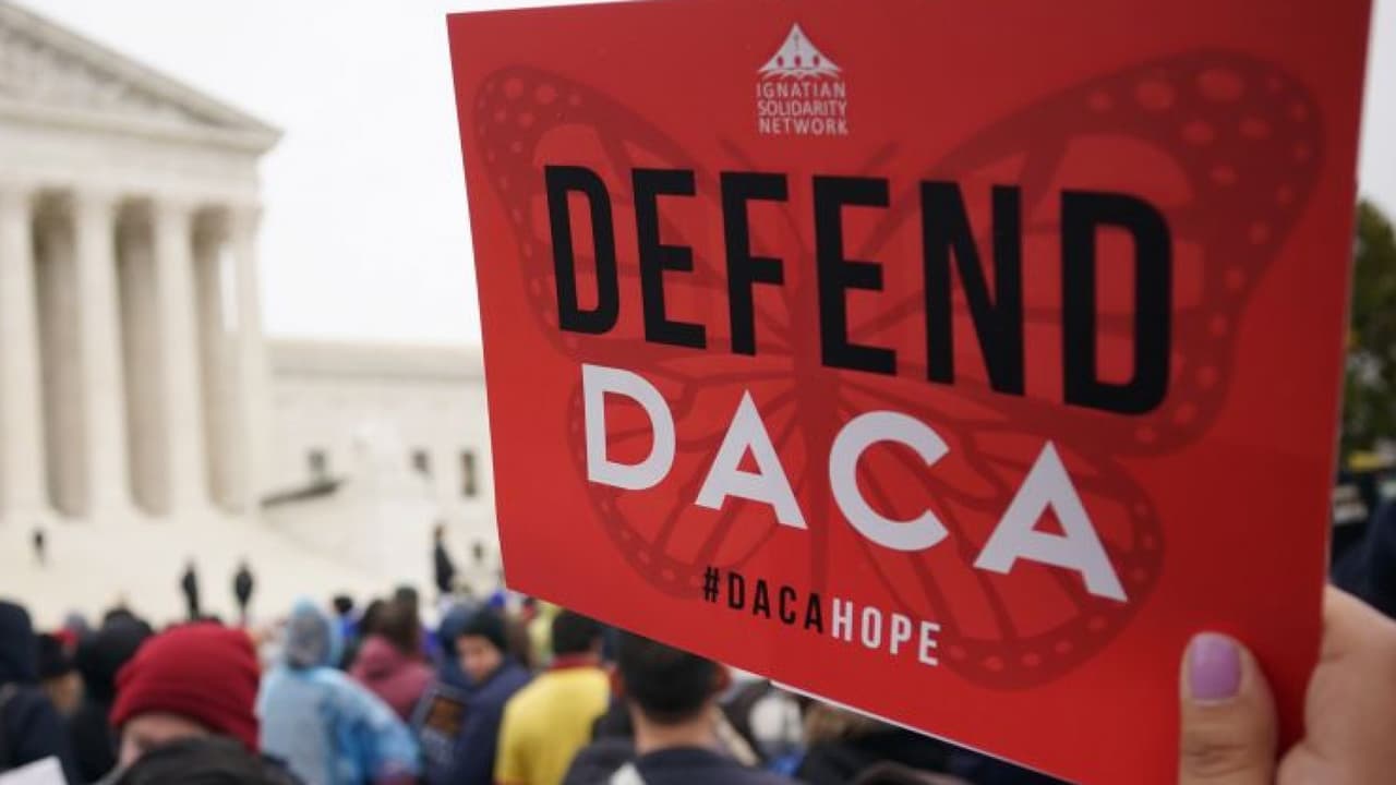 Qué deben tener en cuenta los dreamers cuando se registren por primera vez o se reinscriban en el programa DACA