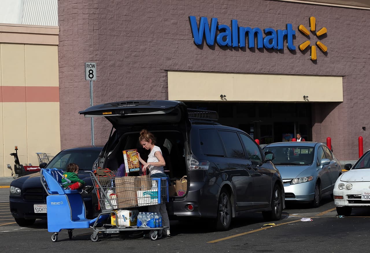 "De las luces de Navidad a los útiles escolares": Walmart advierte que guerra comercial con China aumentará los precios de sus productos