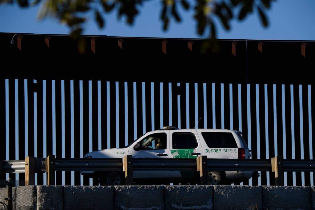 Arrestos en la frontera registran un aumento de un 3% en abril, pero disminuye el número de menores no acompañados