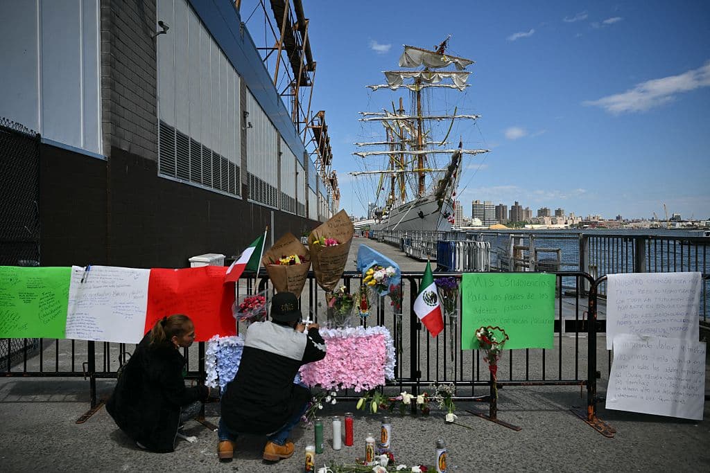 "No sacaremos conclusiones. No especularemos. 
<b>Tampoco determinaremos la causa probable mientras estemos en el lugar del accidente</b>", declaró Michael Graham, representante de la NTSB durante la primera actualización oficial.