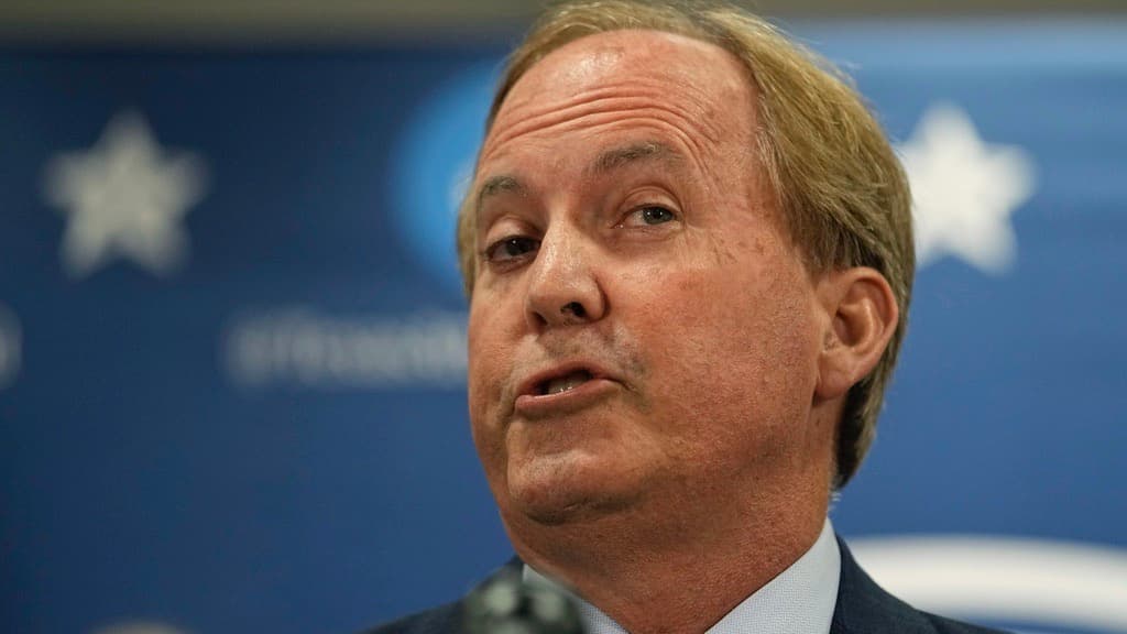 La insólita amenaza de Ken Paxton para impedir un aborto autorizado por la justicia en Texas 