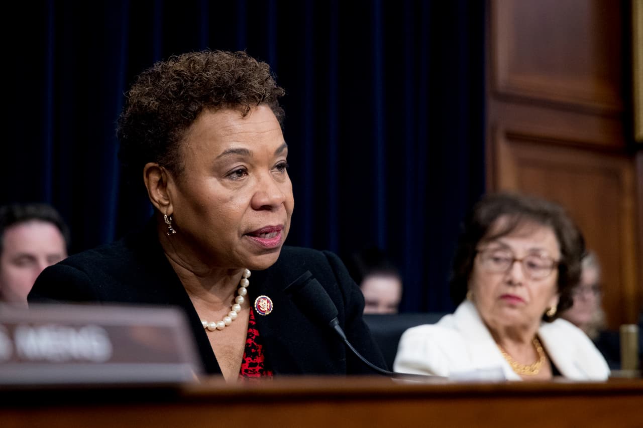"Alex Padilla tiene una trayectoria como legislador y firme defensor de la justicia. Creo que será una voz poderosa en el Senado para aquellos a quienes se les sigue negando la promesa de igualdad de nuestro país", dijo la Congresista Barbara Lee.