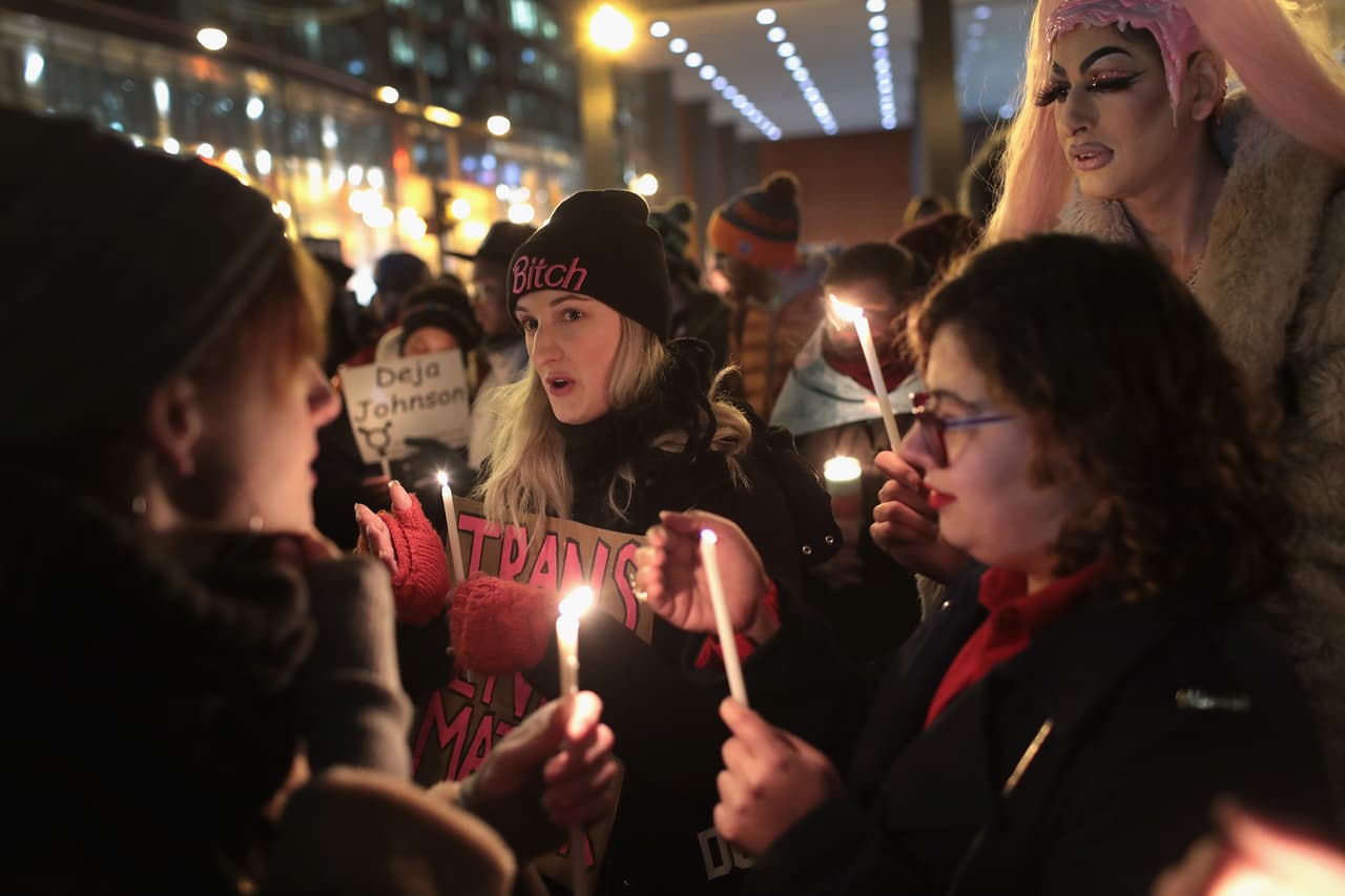 Tan sólo 
<b>en lo que va de 2017, 23 personas transgénero han sido asesinadas en Estados Unidos</b>, según la organización 
<a href="https://www.glaad.org/about">GLAAD</a>. Se trata del mayor total anual reportado en el país en una década.