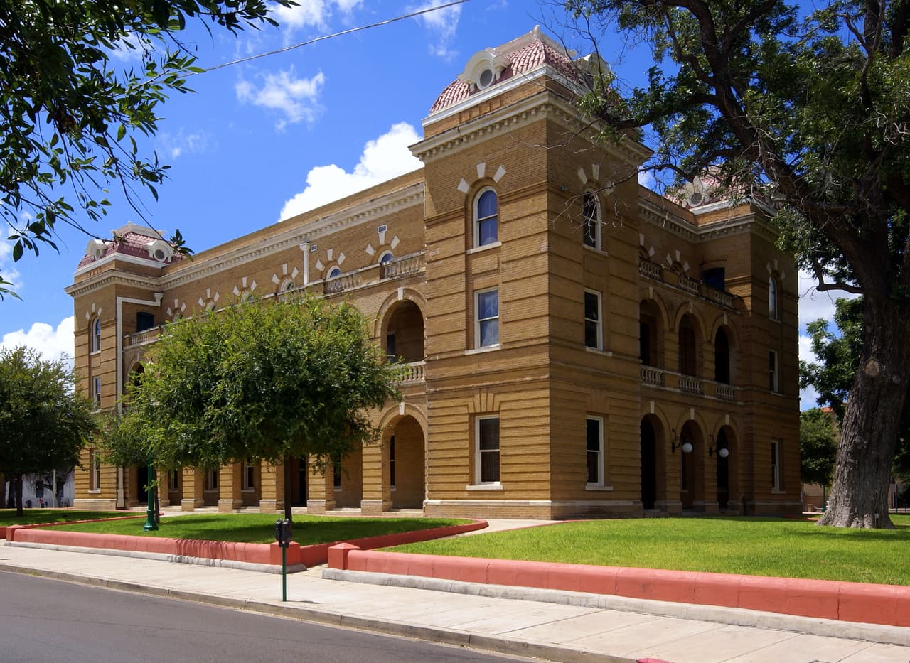 <h3 class="cms-H3-H3">5. Laredo, Texas</h3>
<br>
<br>💵 
<b>Tasa de pobreza concentrada: </b>32.5%
<br>
<br>💵 
<b>Tasa de pobreza en general: </b>24.6%
<br>
<br>💵 
<b>Barrios en extrema pobreza: </b>15 de 68.
<br>
<br>💵 
<b>Ingreso promedio por hogar: </b>$40,552 en barrios pobres, $70,975 en el resto.
<br>