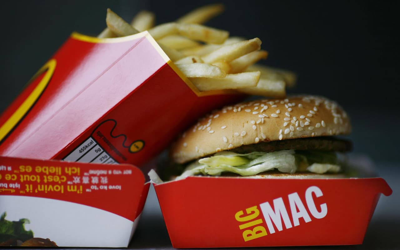 <b>Puesto 8. McDonald’s</b>
<br>
<br>La cadena de restaurantes de comida rápida con más establecimientos en todo el mundo ha gastado 108,877,000 dólares en 54 aununcios. Esto son unos 2,070 segundos al aire, en 26 ediciones del evento.