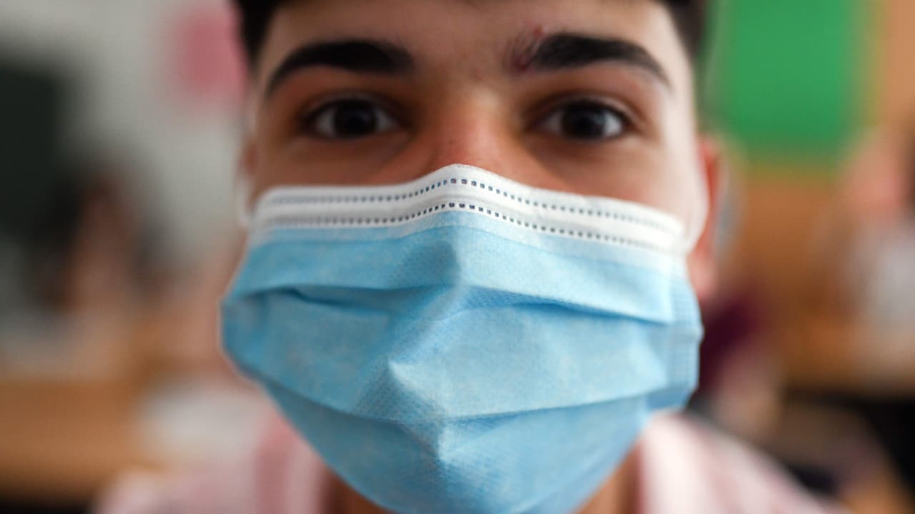 Reinicia el mandato de máscaras en California y establecen nuevas normas para megaeventos
