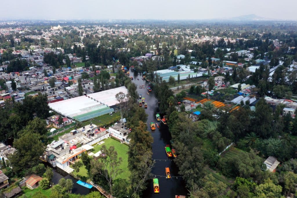 <b>30. Ciudad de México</b>. Una de las 
<a href="https://www.univision.com/noticias/trending/20-mejores-destinos-baratos-para-unas-vacaciones-dentro-de-eeuu-fotos">capitales turísticas internacionales</a> que más abierta permaneció durante la pandemia, crece cada año en oferta cultural y de ocio.