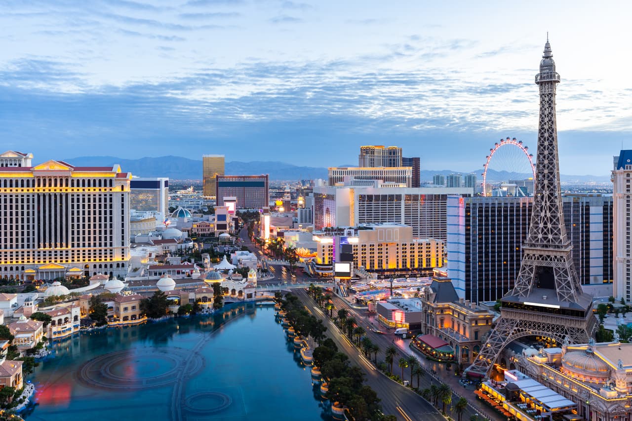 <h3 class="cms-H3-H3">17. Nevada</h3>
<br>
<br>💉 
<b>Esperanza de vida al nacer (2020):</b> 76.3 (empate).
<br>
<br>💉
<b> Modificación con respecto a 2019 (en años):</b> -1.7
<br>
<br>💉
<b> Población sin seguro médico: </b>11.2%
<br>
<br>💉 
<b>Población total:</b> 3,030,281
<br>