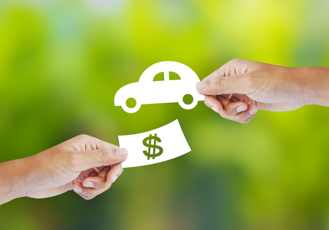 <b>El tráfico reduce el valor de reventa de los carros.</b> Lógico, al pasar más tiempo en el auto, el desgaste es mayor: el peso corporal comprime los cojines del asiento, los zapatos se frotan contras las alfombras, las manos tocan los botones y, si llevas comida, el olor a nuevo poco a poco desaparece. Todo esto con el tiempo pasa factura de manera que cuando decides vender tu carro es menos dinero el que llega a tu bolsillo.
<br>