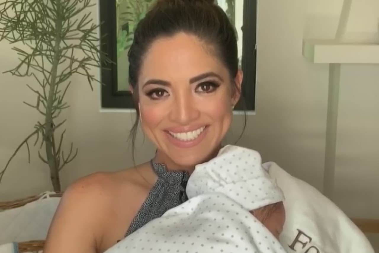 Han pasado casi dos meses desde que el 22 de abril 
<b><a href="https://www.univision.com/shows/el-break-de-las-7/carta-a-ford-todos-los-deseos-de-pamela-silva-para-su-bebe-que-no-pudo-escribirle-durante-el-embarazo-video" target="_blank">Pamela Silva se convirtió en madre</a></b> por primera vez. 
<br>