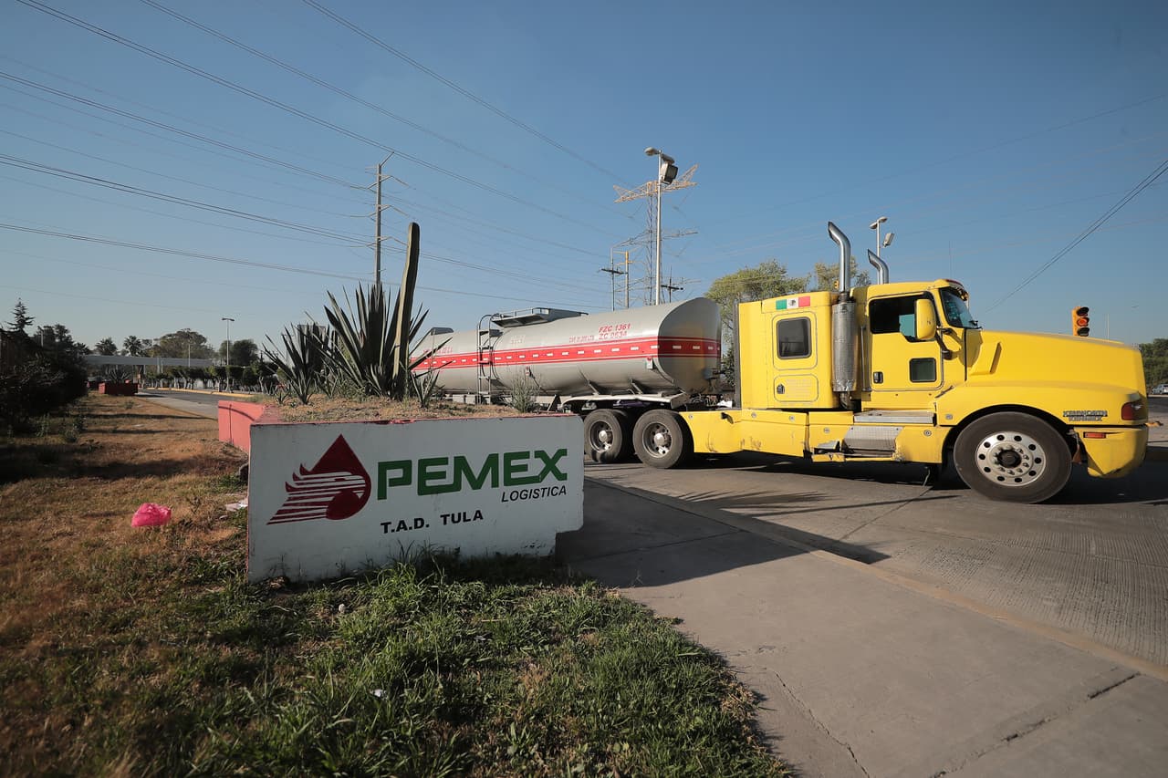 Qué se sabe de Santa Rosa de Lima, el nuevo cártel en México que se dedica al robo de combustible