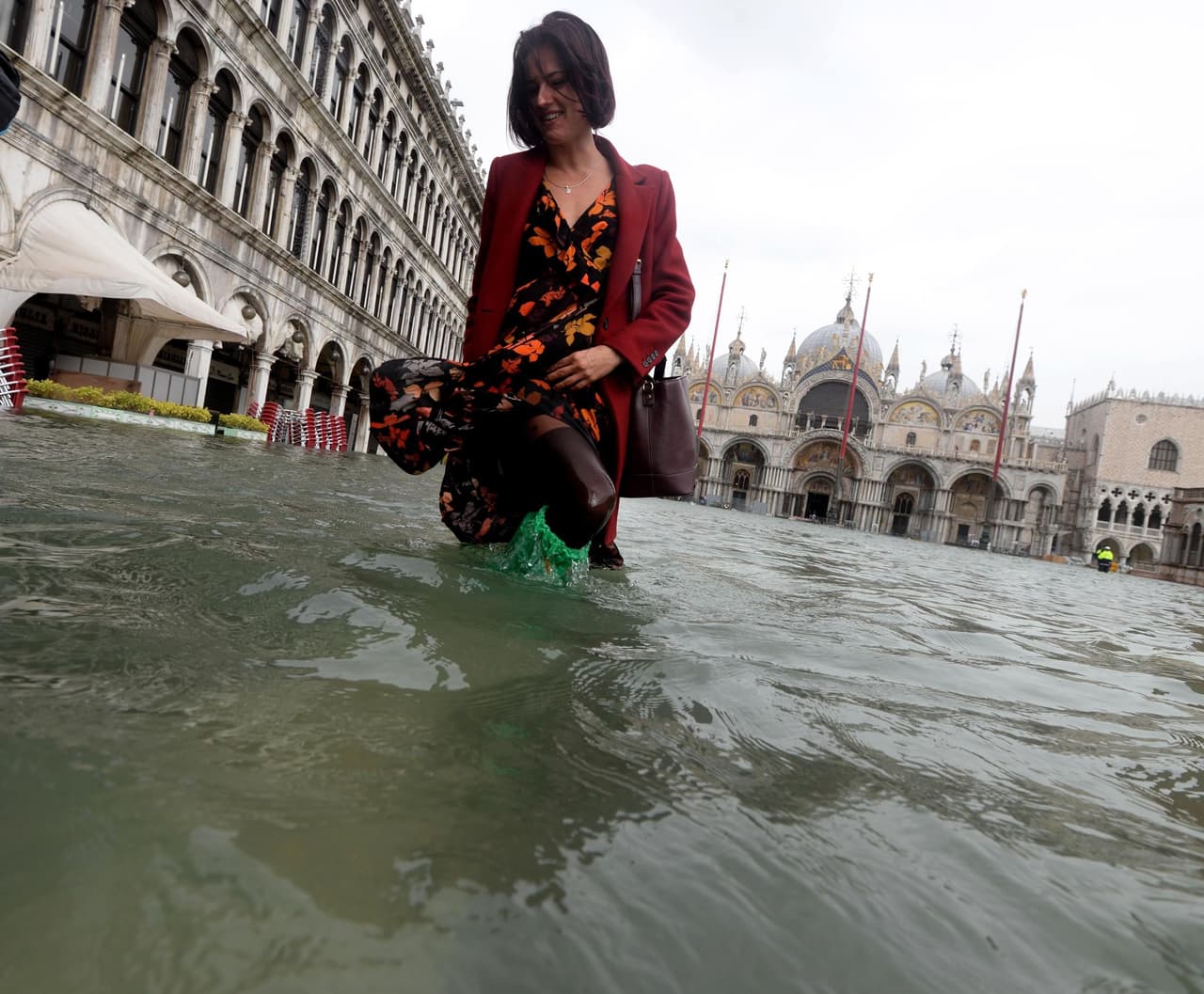 El pronóstico indica que el mal tiempo continuará en gran parte de Italia. Decenas de pueblos y ciudades mantendrán sus escuelas cerradas en Roma, Venecia, Verona y Nápoles el martes.