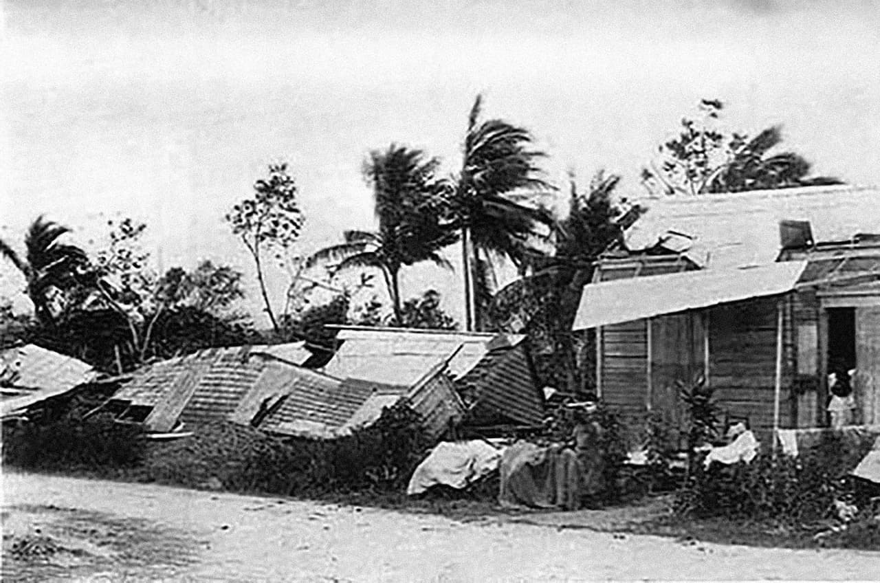 <b>3.- San Ciriaco (1899).</b> 
<b>Fallecidos: 3,369 en Puerto Rico</b>. Golpeó a Puerto Rico como huracán de categoría 5. Luego de la devastación en la isla caribeña el vendaval continuó al este de las costas de Florida y las Carolinas y siguió su camino hacia el noroeste oeste afectando a las islas Azores, ya convertido en una tormenta extra tropical
<b>. </b>