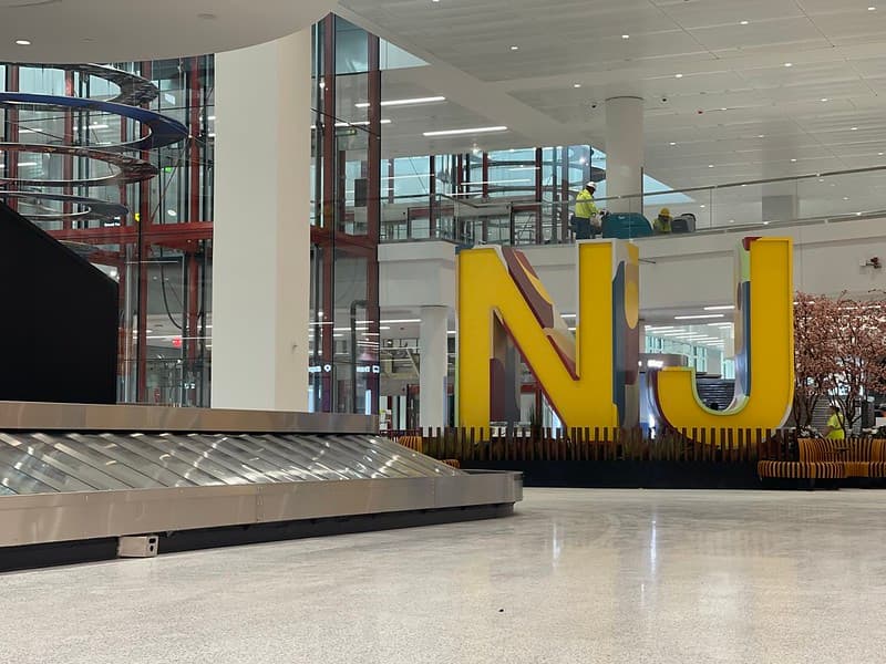 El gobernador informó que esperan que la nueva terminal, con capacidad para atender a 13 millones de pasajeros, genere $4.600 millones para la economía de Nueva Jersey. 
<br>
