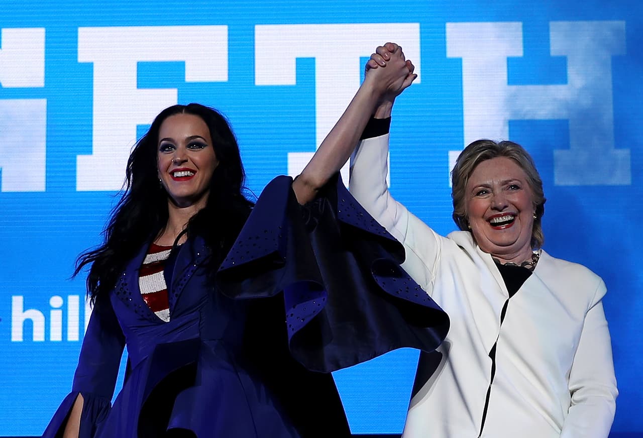 Katy Perry, la fan número uno de Hillary Clinton, dio un concierto gratuito en Filadelfia, Pensilvania, el 5 de noviembre.