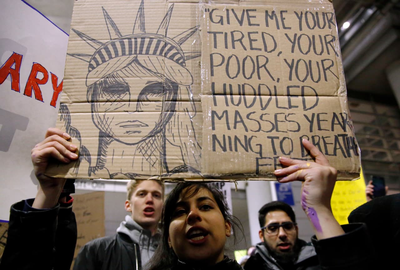 En Chicago, los manifetantes tomaron a terminal 5 del Aeropuerto Internacional O'Hare.