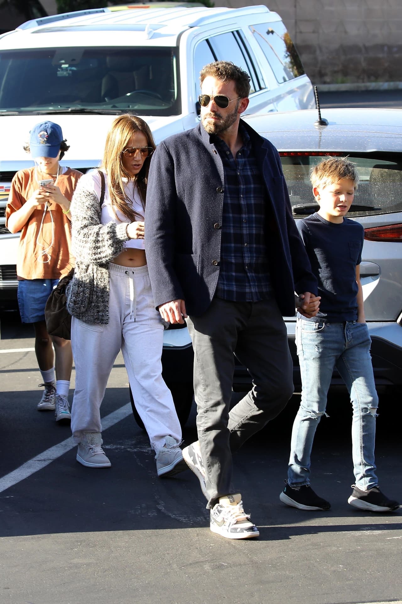 Previamente, la pareja fue fotografiada al lado de Emme y Samuel, con quienes realizaron compras en Big 5 Sporting Goods, ubicado en Brentwood. 
<br>