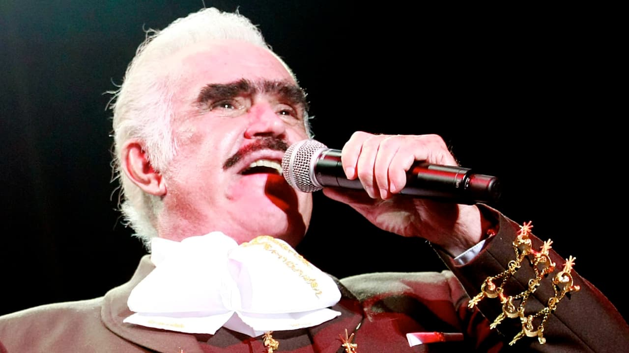 Vicente Fernández sale de terapia intensiva, pero sigue necesitando ayuda para respirar                          