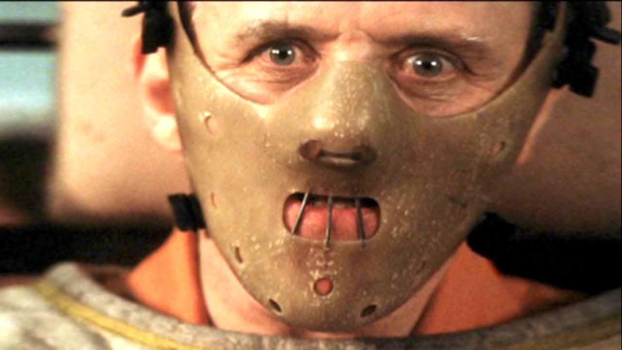 <h3>Para los de estómago fuerte:</h3>
<br>
<b>Silence of the Lambs</b> (1991)
<br>
<b>Director: </b>Jonathan Demme
<br>
<b>Actores:</b> 
<a href="http://www.imdb.com/name/nm0000149?ref_=tt_ov_st_sm">Jodie Foster</a>, 
<a href="http://www.imdb.com/name/nm0000164?ref_=tt_ov_st_sm">Anthony Hopkins</a>, 
<a href="http://www.imdb.com/name/nm0095029?ref_=tt_ov_st_sm">Lawrence A. Bonney</a> 
<br>Imagínense lo aterradora que es esta película, que hasta su protagonista pasó miedo durante el rodaje. Jodie Foster acabó afectada durante una de las escenas con la increíble interpretación de su compañero de reparto, y sus reacciones de terror son auténticas. El film es un clásico, pero no apto para estómagos sensibles.