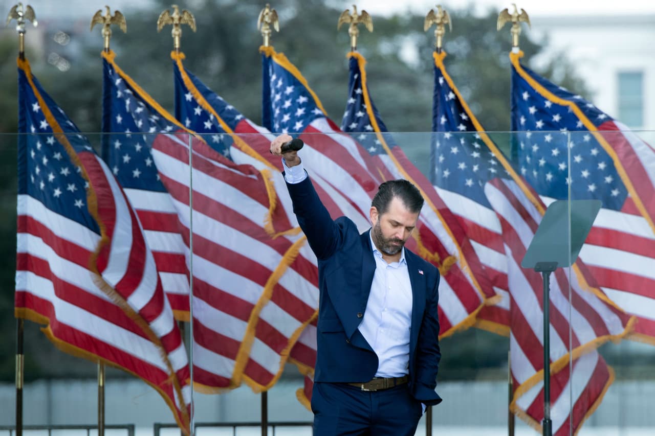 Donald Trump Jr., el hijo mayor del presidente, habló a los manifestantes cerca de la Casa Blanca.