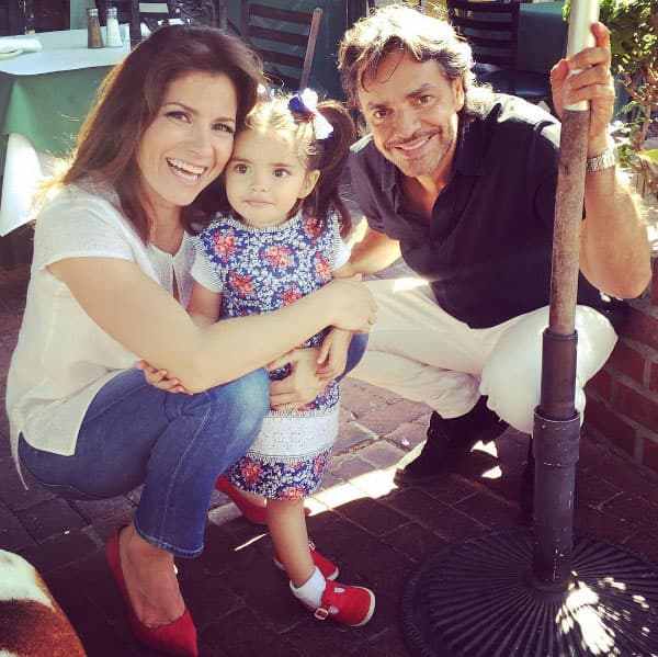 Ahora todo eso quedó atrás. Desde el 2005 
<b><a href="http://www.univision.com/temas/eugenio-derbez">Derbez</a></b> comenzó su noviazgo con 
<b>Alessandra Rosaldo</b> y se casó con ella en 2012.