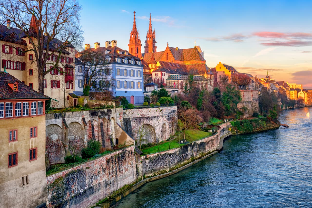 <b>Puesto 4. Suiza</b>.
<br>
<br>Luego de cuatro años en el tope de la lista, cayó tres lugares. Conocido por su historia de neutralidad, el país ocupa el quinto lugar en ‘calidad de vida’ y el primero en apertura comercial.
<br>