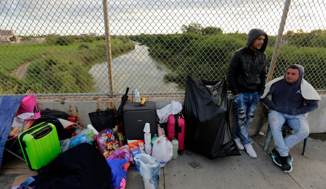 Récord histórico de cubanos en la frontera y la isla caribeña no los acepta deportados