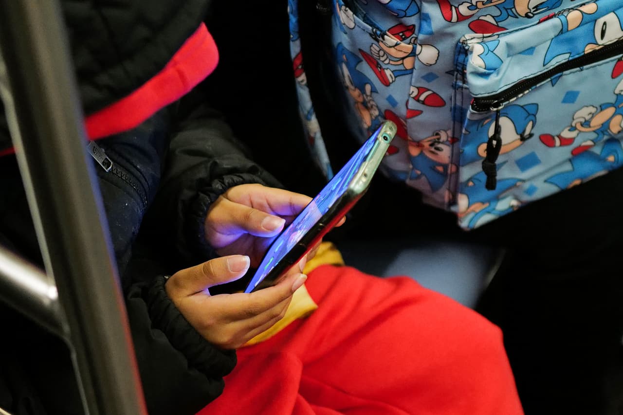 Uso de celulares en la escuela: estos distritos escolares en Georgia tendrán cambios