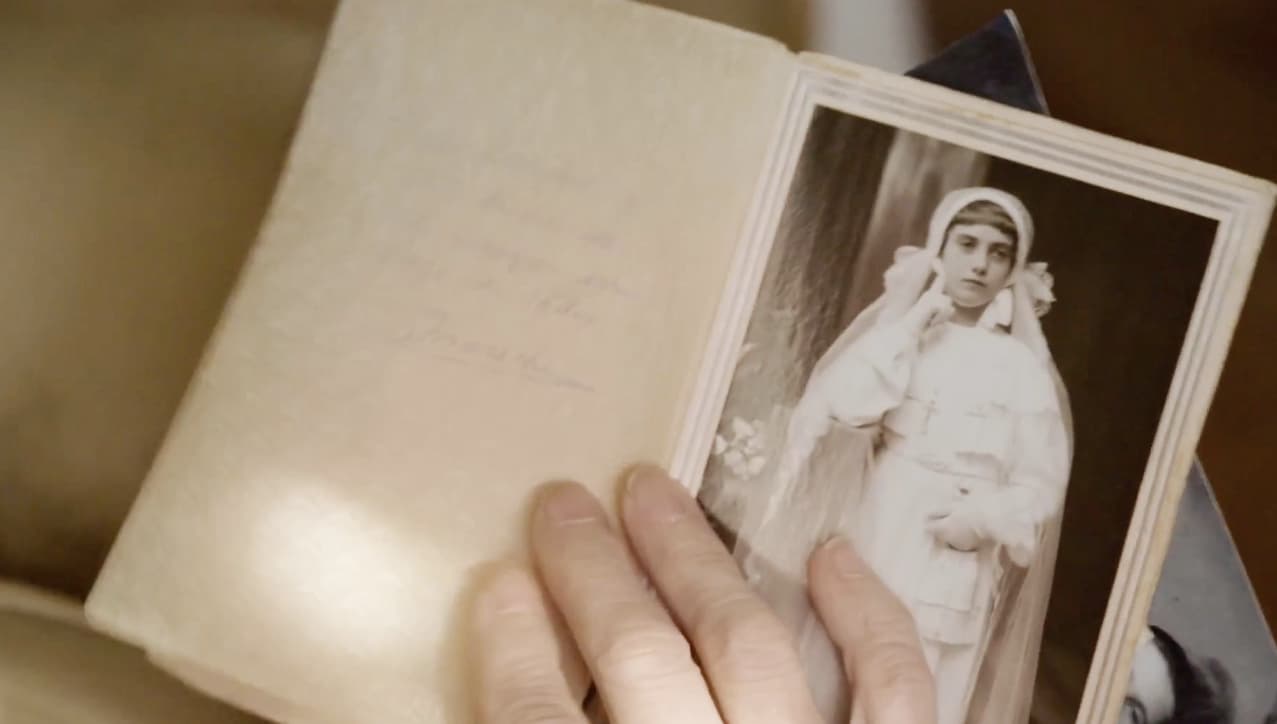 ¿Qué recuerdos quedan cuando todo se olvida? Esta es la historia de Josebe, una inmigrante con Alzheimer