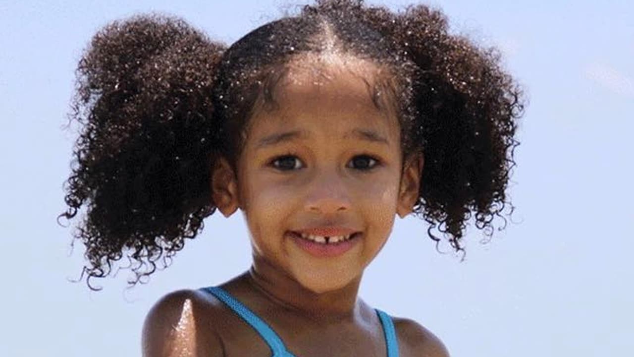 Ese lunes 6 de mayo también se conoció que la
<b> familia de la niña estaba en el radar del Servicio de Protección al Menor (CPS) desde 2018 por presunto abuso físico en contra de ella. </b>“Maleah y sus dos hermanos, de 1 y 5 años, fueron retirados de su hogar en agosto de 2018 luego que recibimos denuncias de posible abuso físico en relación con una lesión en la cabeza que sufrió la niña”, dijo a Univision 45 Tiffani Butler, vocera la agencia. “Los tres niños fueron entregados a un familiar en esa ocasión”, agregó.