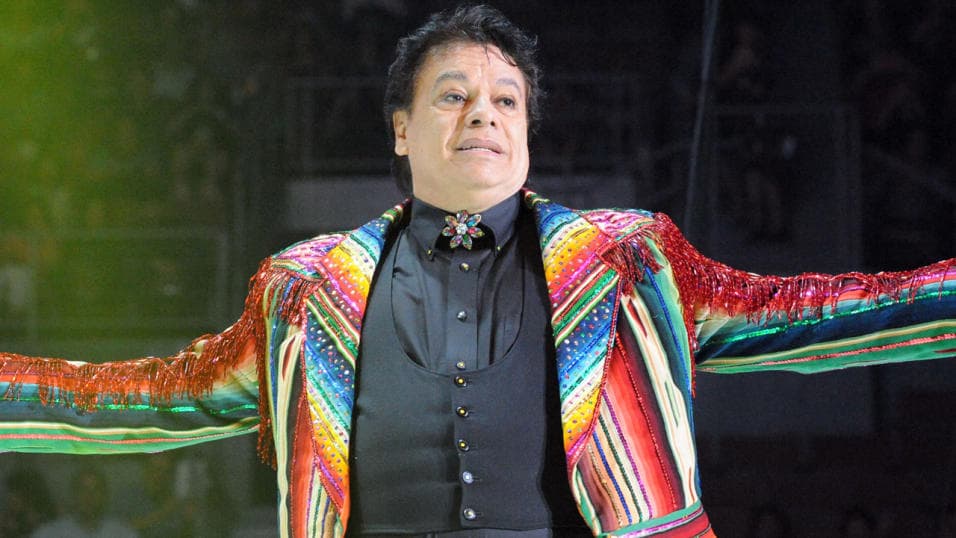 A lo largo de varias décadas Juan Gabriel consolidó una de las trayectorias más notables de la música popular mexicana, revívela foto a foto.