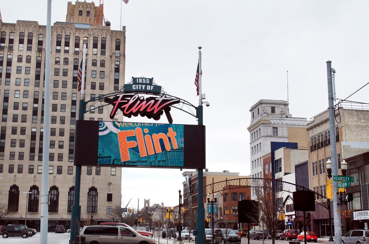 <b>Puesto 4. Flint, Michigan</b>
<br>
<br>Aumento en el valor promedio de la vivienda en el último año: +36.9% (+10,675 dólares).
<br>
<br>Valor promedio de la vivienda en mayo de 2021: 39,643 dólares.
<br>
<br>Variación de la población en un año: -0.6% (-602 habitantes).
<br>
<br>Población: 96,559 habitantes.
<br>
<br>Aumento del ingreso familiar promedio: +4.0% (+1,117 dólares).
<br>
<br>Ingreso familiar promedio: 28,834 dólares.
<br>