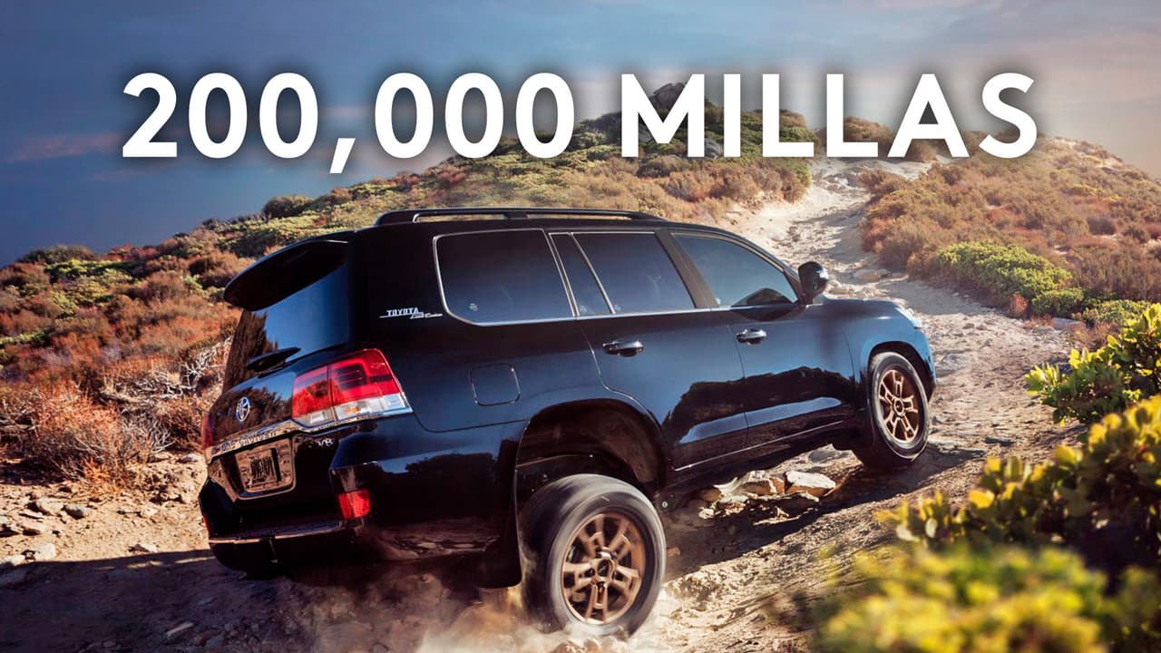 Según un reciente estudio llevado a cabo por la firma de investigación automotriz 
<a href="https://www.iseecars.com/"><u>iSeeCars</u></a>, las camionetas SUVs de tamaño completo son las que más probabilidades tienen de superar las 200,000 millas (321,869 kms), un registro que últimamente se ha convertido en punto de referencia para demostrar longevidad y confiabilidad en la industria del automóvil.
<br>
<br>Para este estudio, el equipo de investigadores analizó más de 14.9 millones de transacciones por carros usados durante el año 2021. Para cada modelo, se obtuvo el porcentaje de unidades con al menos 200,000 millas recorridas y a partir de allí se creó una lista con el Top 16.
<br>
<br>
<b>Relacionado: </b>
<a href="https://www.univision.com/carros/ranking-de-carros/alta-demanda-carros-usados-mas-rapido-venden-2022-fotos">Alta demanda de carros usados: modelos que más rápido se venden en 2022</a>