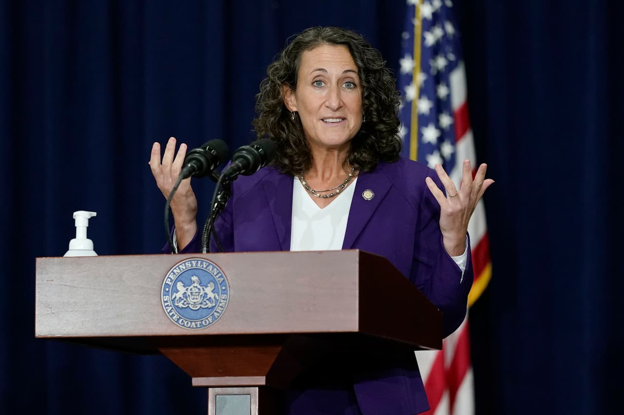 <b>Kathy Boockvar</b>, secretaria de Estado de Pennsylvania. La funcionaria advirtió que el conteo de votos en su estado llegaría a su final pronto, aunque faltaban miles de boletas por procesar, incluyendo las de los votos de militares en el extranjero. Biden pasó a liderar el conteo de sufragios en ese estado y la diferencia se ha ido ampliando con las horas.
