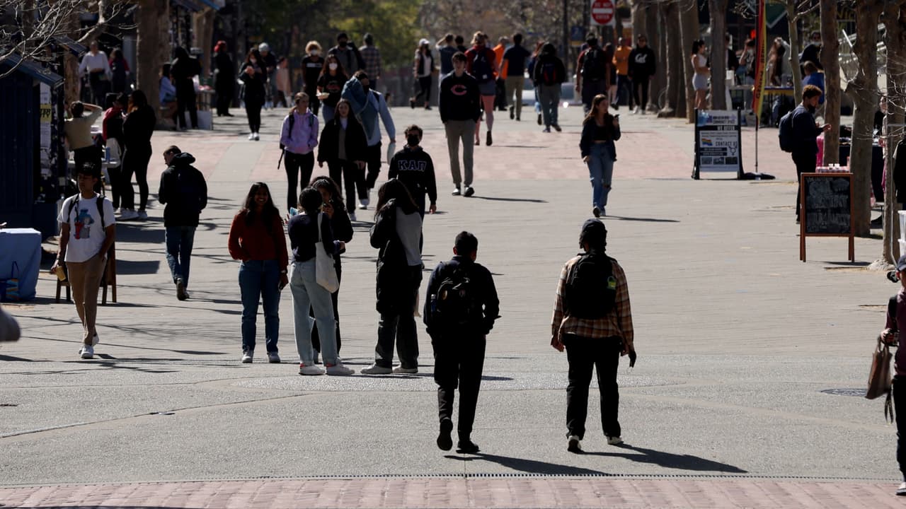 “Tenemos que apoyarlos”: el impacto de las deportaciones en estudiantes con padres inmigrantes