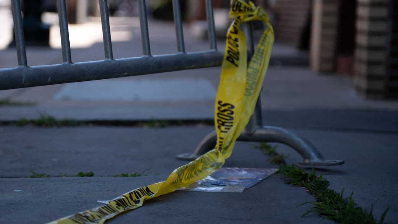 Hombre muere tras ser detenido por estar semidesnudo en la calle en Dallas: sufrió una emergencia médica