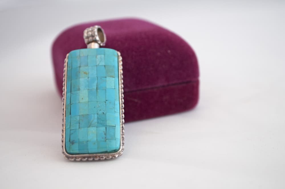 La turquesa es la piedra preciosa más recomendada para un Acuario. Llévenla en algún tipo de joya o pieza de decoración, como de dijes, aretes, brazaletes...