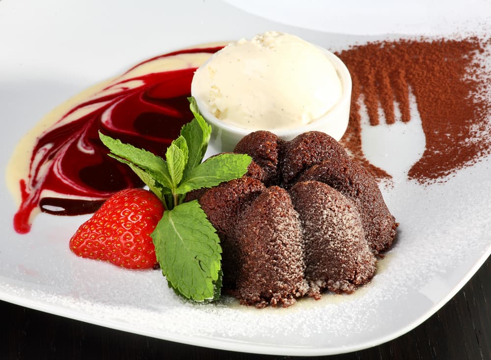 <b>Consume postres con fruta:</b> Una fruta o un helado de agua (nunca de leche) son ideales para favorecer la digestión. Eso sí, hay que tener cuidado con los zumos de frutas si se toman como postre pues a algunas personas les sientan mal. En todo caso, es mejor la fruta entera.
<br> 
<br> 
<br>