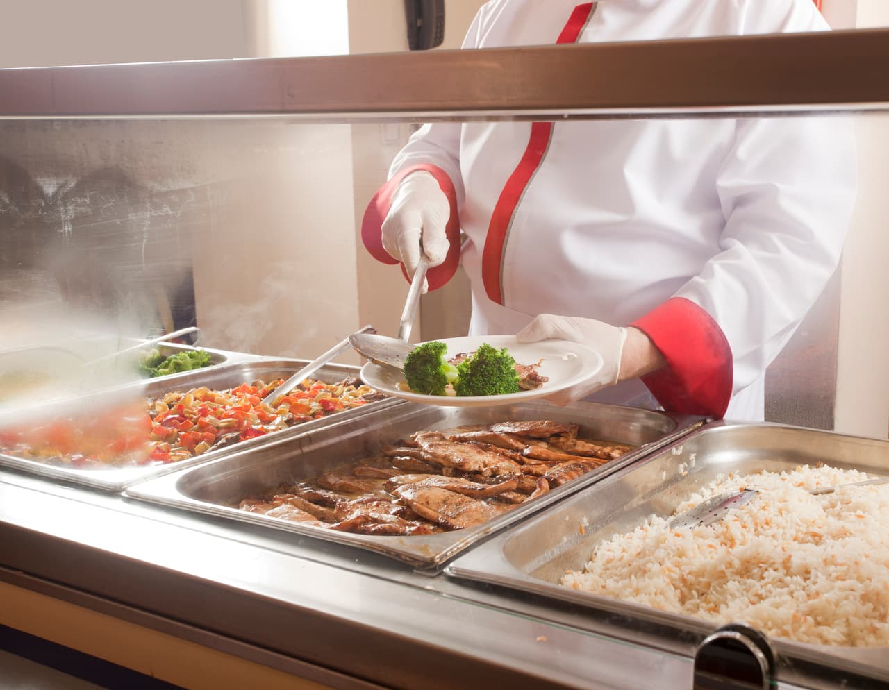 Por solo 5 dólares puedes aprender de un chef cómo cocinar un platillo saludable, rico y nutritivo. El Centro de Medicina Culinaria del Hospital San Barnabas en el Bronx 
<a href="https://www.univision.com/local/nueva-york-wxtv/aprender-cocinar-platillos-nutritivos-nueva-york" target="_blank">ofrece estos cursos a bajo costo</a> para que la comunidad aprenda a cocinar alimentos saludables.
<br>