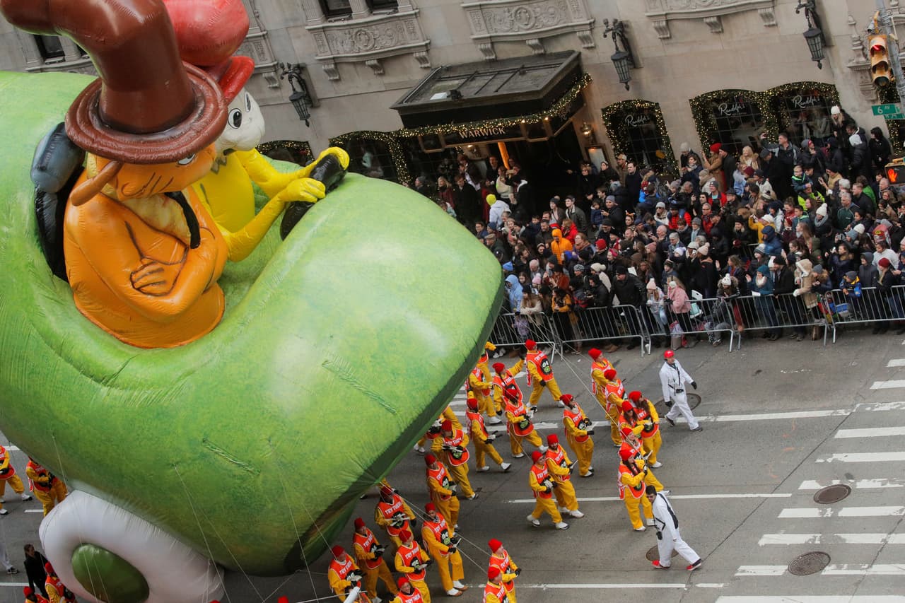 Globo de Dr. Seuss’ Green Eggs and Ham. Las autoridades informaron que Central Park West estará cerrado desde West 73rd Street hasta West 85th Street hasta el jueves al mediodía.