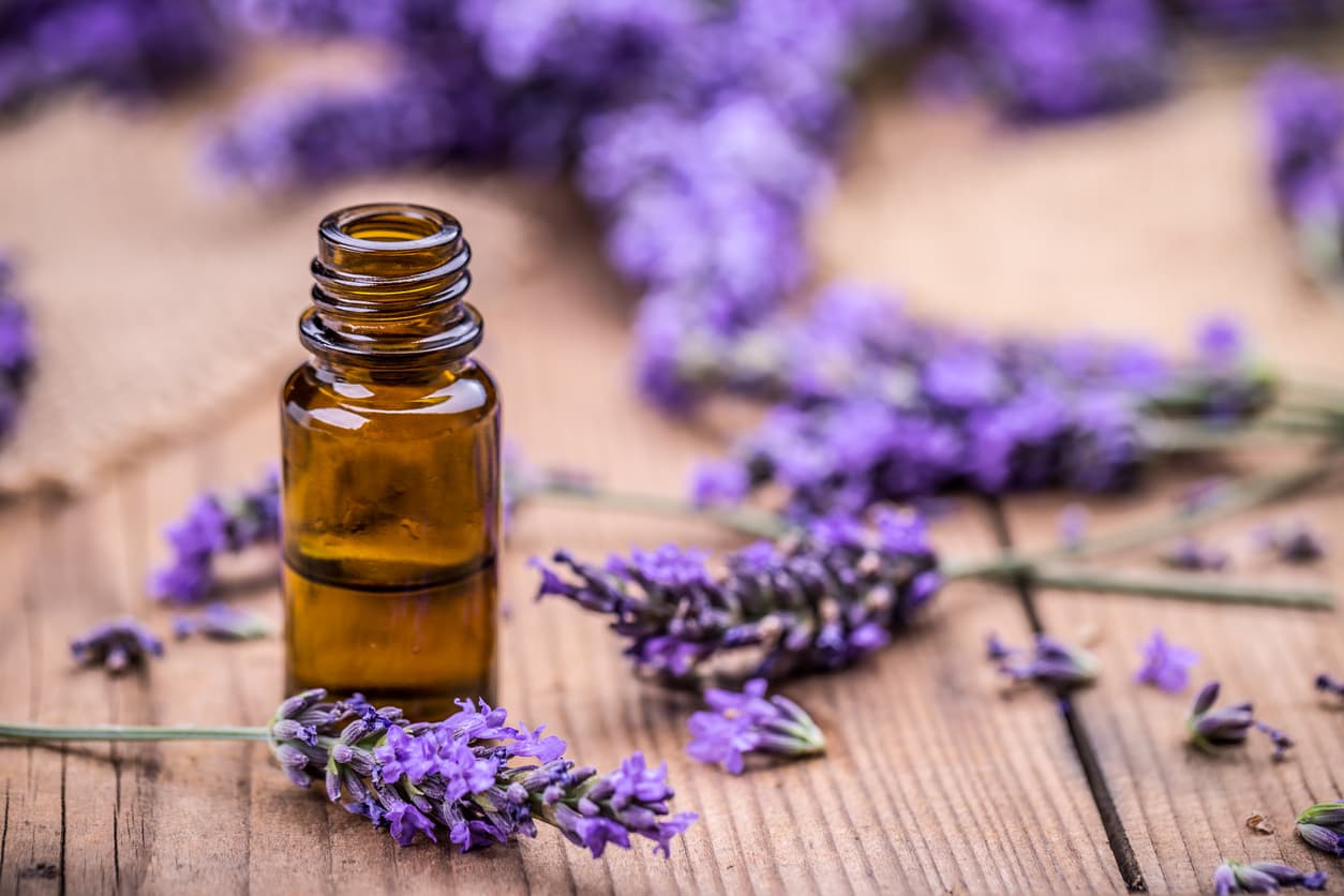 Son naturales pero no inofensivos: por qué debes tener cuidado con los aceites esenciales