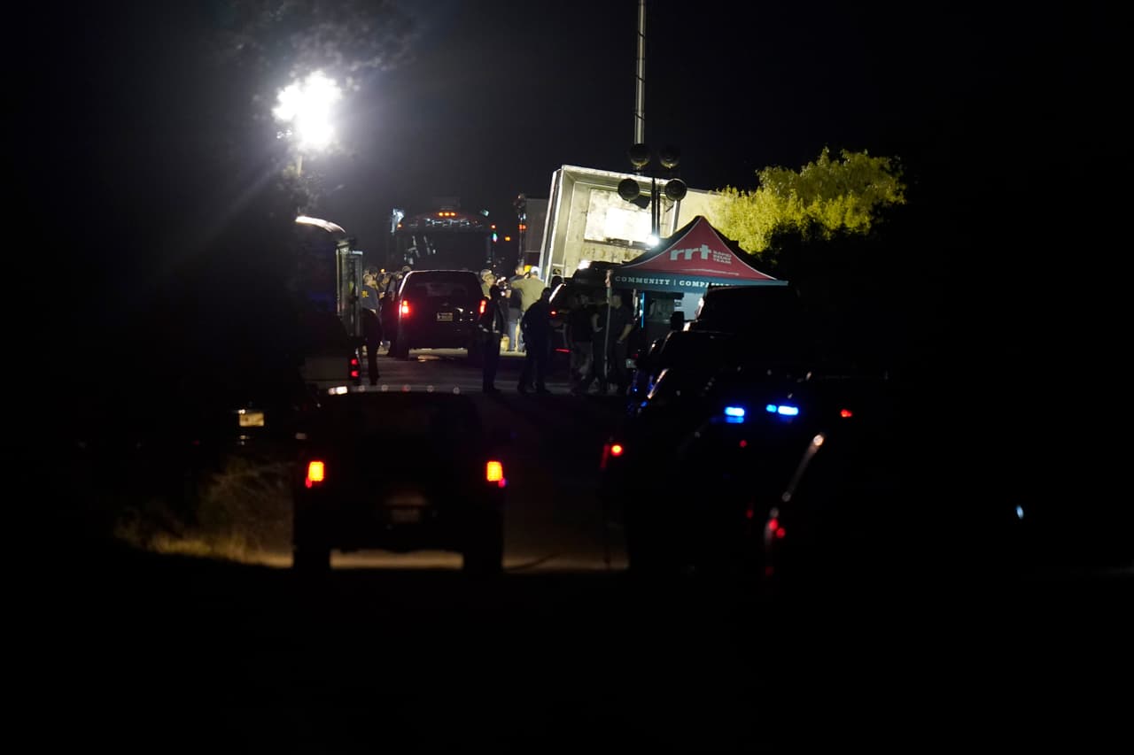 En tanto, 
<a href="https://www.univision.com/local/san-antonio-kwex/sobreviviente-yenifer-yulisa-cardona-camion-inmigrantes-san-antonio">13 sobrevivientes fueron llevados a seis hospitales</a> de la zona y algunos continúan delicados.