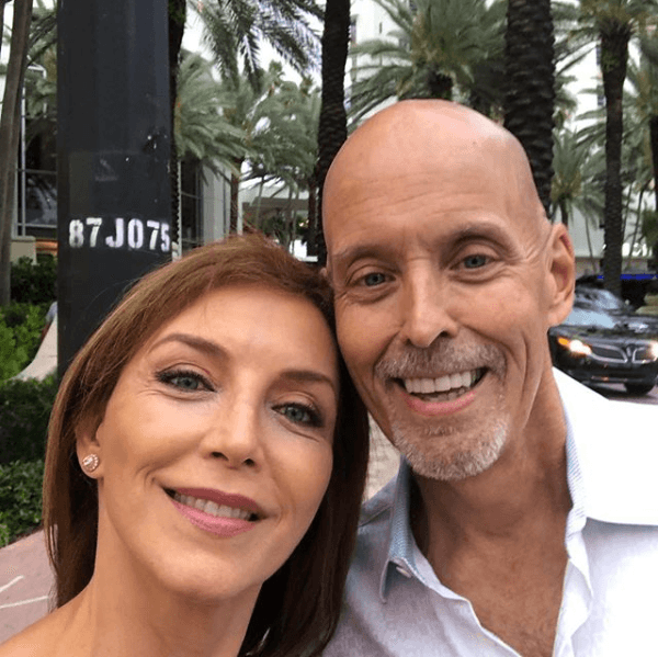 Laura Flores anunció que por fin pudo casarse por la iglesia católica con Matthew Flannery. Este domingo 13 de diciembre, la actriz publicó una fotografía para confirmar que su matrimonio ya fue "bendecido por Dios".
<br>
