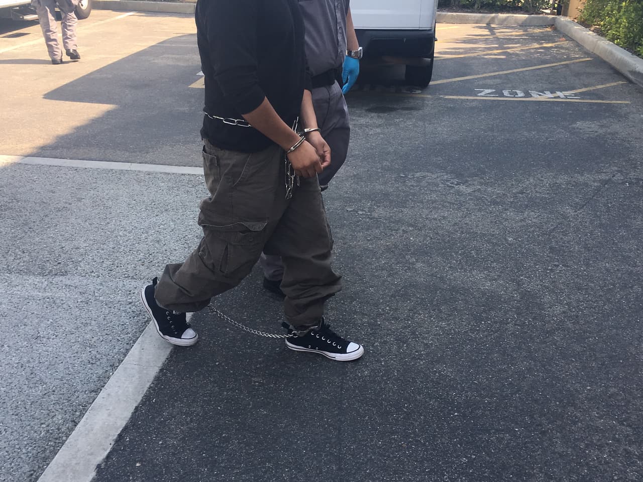 Otro mexicano detenido, Eduardo, también fue llevado al centro migratorio en Camarillo.