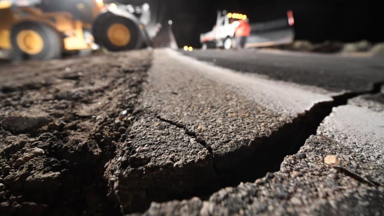 Las lluvias dejan baches en las vías de Los Ángeles: te contamos cómo puedes reportarlos