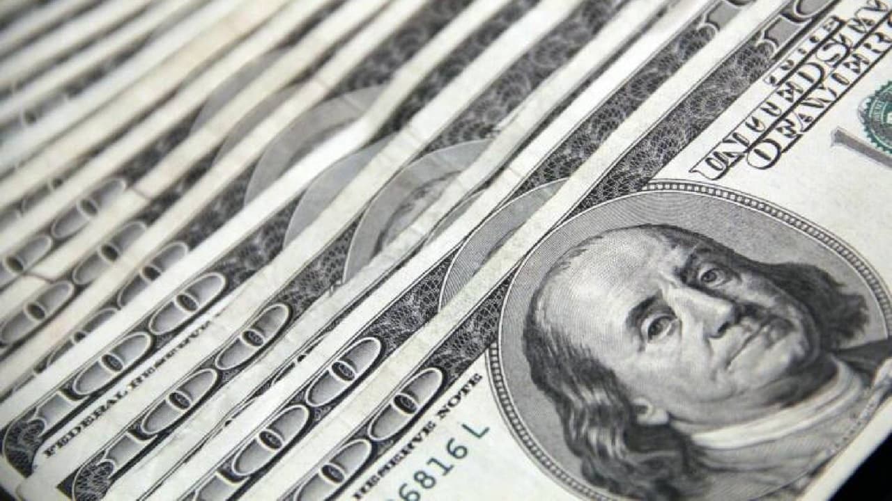 <b>¿Cuándo se enviará el reembolso?</b>
<br>Se espera que el Departamento de Ingresos de Arizona comience a distribuir los reembolsos antes del 15 de noviembre de 2023. Para conocer tu elegibilidad visita la página de 
<a href="https://familyrebate.aztaxes.gov/" target="_blank">Arizona Families Tax Rebate</a>.